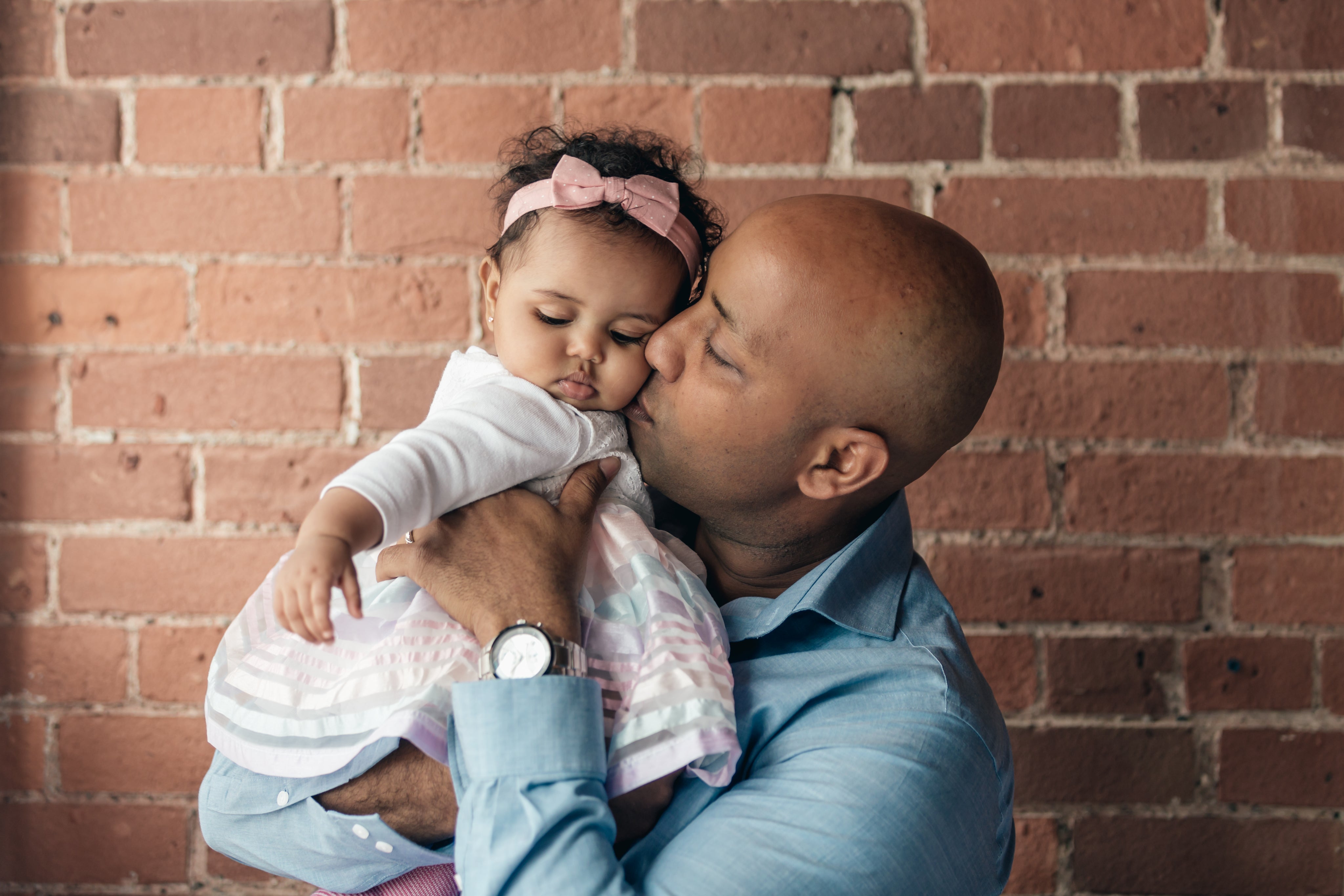 files/father-gives-baby-daughter-a-kiss.jpg
